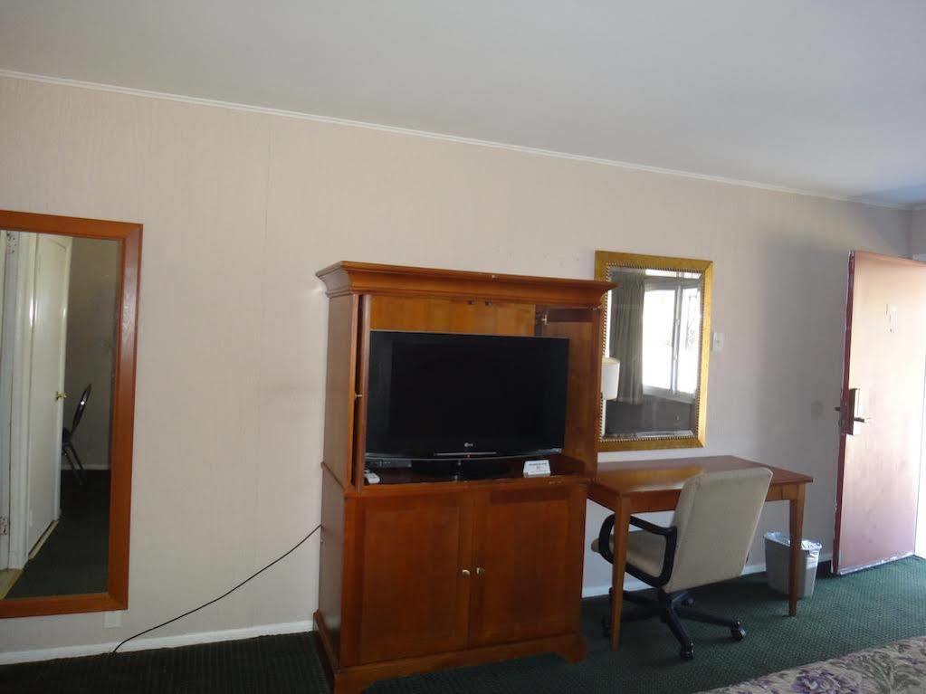 Budget Motor Inn- Mahopac Ngoại thất bức ảnh